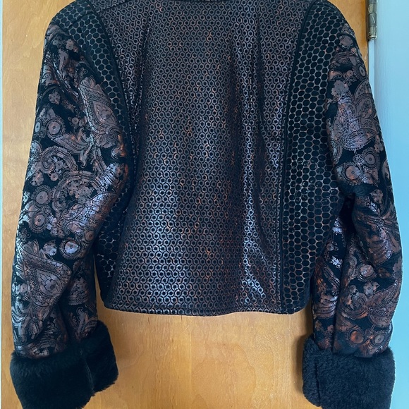 Women’s Artesian Hand Crafted Short Winter Coat - Picture 5 of 5